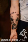 一款胳膊欧美女纹身图案