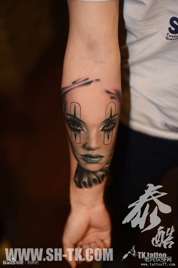 一款胳膊欧美女纹身图案