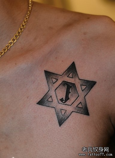 一款胸部六芒星字母tattoo图案由武汉tattoo店推荐