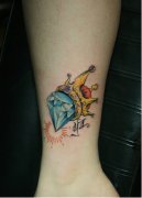 武汉文身店推荐一款手臂彩色皇冠钻石文身图案