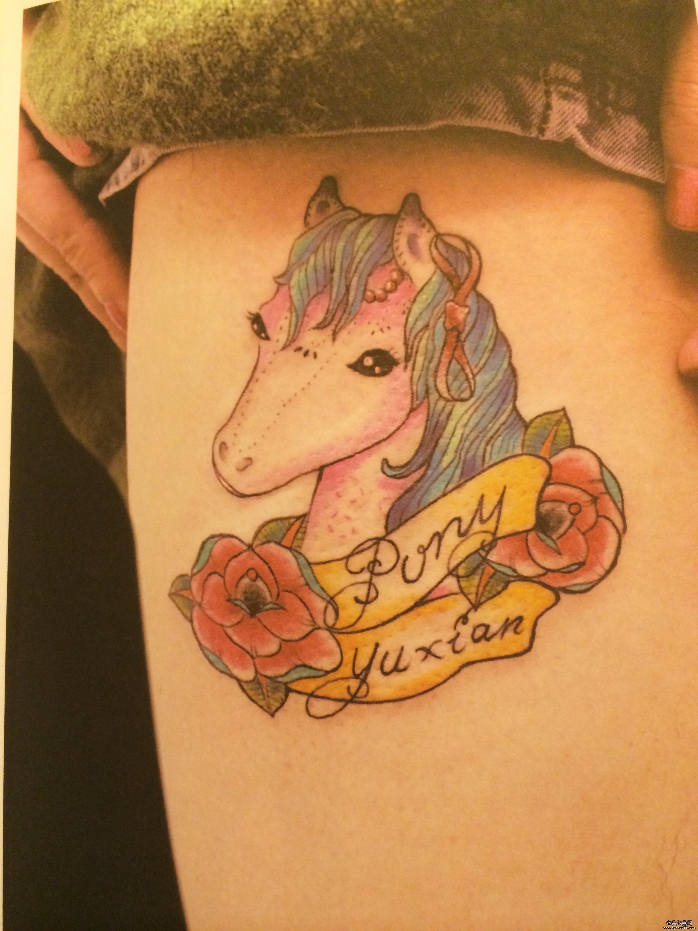 腿部school马tattoo图案由武汉最好的纹身店推荐