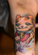 武汉纹身店推荐一款彩色招财猫纹身图案