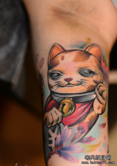 武汉纹身店推荐一款彩色招财猫纹身图案