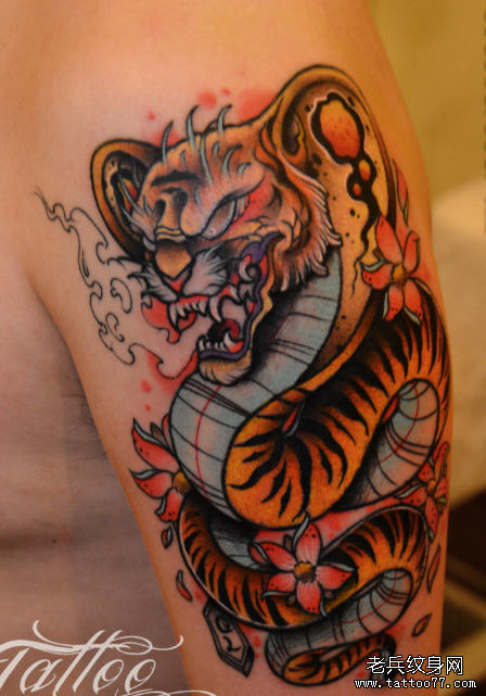 一款胳膊彩色虎头纹身图案由武汉纹身店推荐