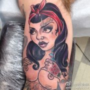 武汉最好的纹身网推荐一款手臂school女郎纹身图案