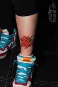 小腿枫叶纹身作品遮盖疤痕