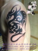 胳膊盘龙图腾纹身图案
