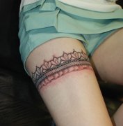 一款女性腿部蕾丝纹身图案由武汉纹身店推荐