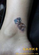 女性脚部个性可爱骰子纹身图案