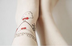 女性脚部脚链纹身图案由武汉刺青店推荐