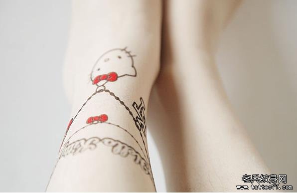 女性脚部脚链纹身图案由武汉纹身店推荐