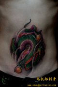 男人腹部彩色盘龙纹身图案