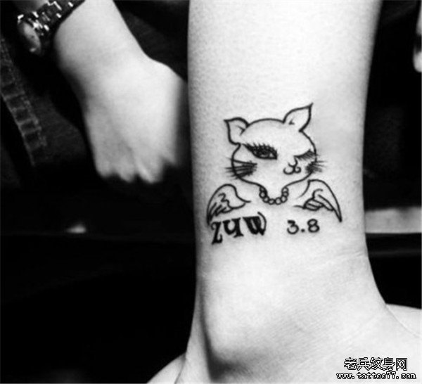 脚踝小猫天使纹身图案由武汉最好的纹身店推荐