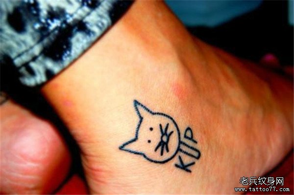 小清新脚部猫咪纹身图案由武汉纹身店推荐