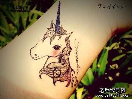 武汉纹身店推荐一款胳膊独角兽纹身图案