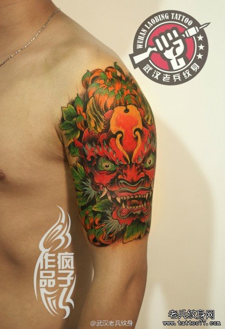 武汉专业纹身店纹身师打造的大臂唐狮子菊花纹身作品及寓意
