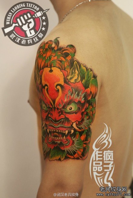 武汉专业纹身店纹身师打造的大臂唐狮子菊花纹身作品及寓意