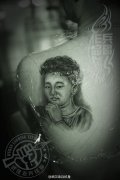 商洛顾客来汉制作儿子肖像纹身作为儿子生日礼物