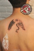 颈部恶魔天使翅膀纹身作品