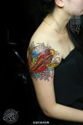 大臂鲤鱼莲花纹身作品遮盖旧纹身图案