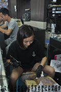 武汉专业纹身培训学员罗雪莹真人纹身实操中