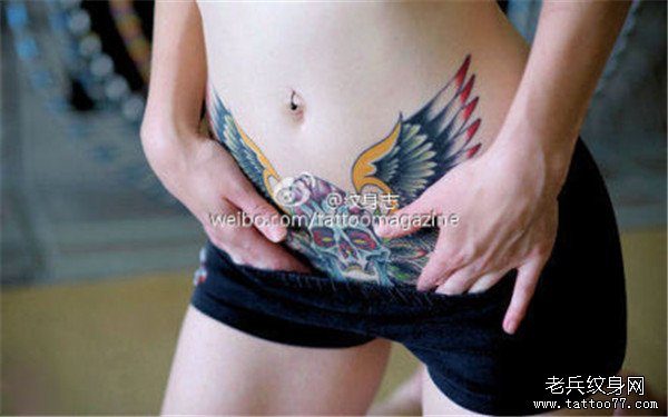 女性侧腰个性纹身图案由武汉最好的纹身店推荐
