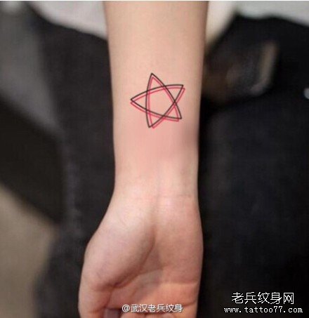 手腕小清新五角星纹身图案由纹身店推荐