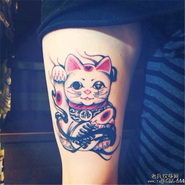 手臂招财猫纹身图案由武汉最好的纹身店推荐