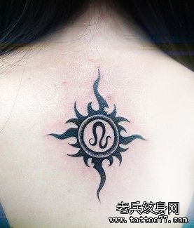 小清新背部太阳图腾纹身图案