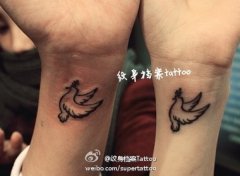 小清新情侣鸡纹身图案