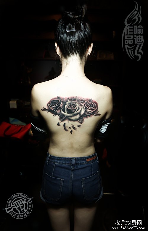 后背欧美写实玫瑰花纹身作品遮盖旧纹身图案
