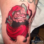 武汉最好的纹身店推荐一款腿部达摩纹身图案