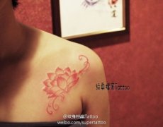 小清新胸部莲花纹身图案