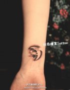 小清新手部月亮星星纹身图案
