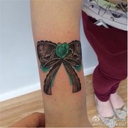 手臂蝴蝶结纹身图案由武汉纹身店推荐