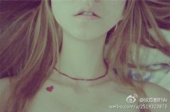 小清新女性胸部爱心纹身图案