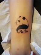 小清新脚部熊猫纹身图案