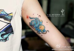 武汉纹身店推荐一款手臂彩色大象纹身图案