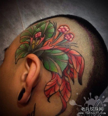 头部彩色百合花纹身图案由武汉纹身馆推荐