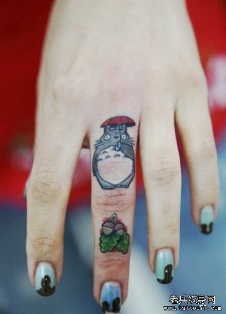 一款手指卡通龙猫纹身图案由武汉纹身店推荐