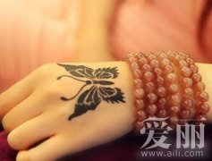 小清新手背蝴蝶纹身图案