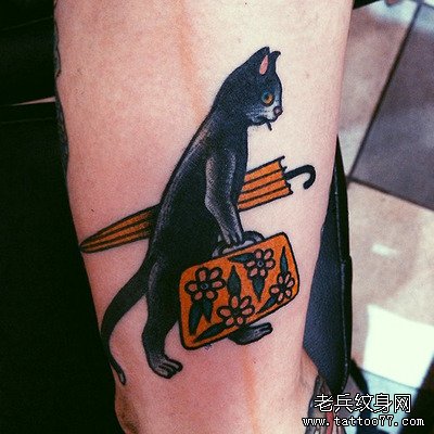 手臂个性猫咪纹身图案由武汉最好的纹身店推荐