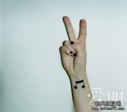 小清新手部音乐符号纹身图案