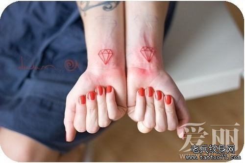 小清新手部石纹身图案