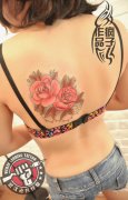 后背玫瑰花纹身作品由武汉最好的纹身店打造