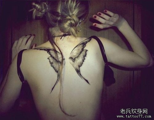 小清新女性背部翅膀纹身图案