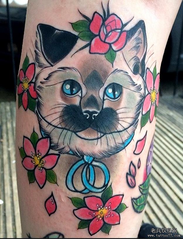 腿部彩色猫咪纹身图案由武汉最好的纹身店推荐