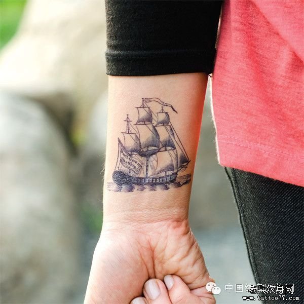 手腕帆船纹身图案