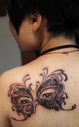 女性肩部蝴蝶面具纹身图案由武汉纹身网推荐