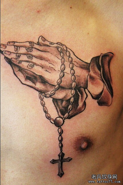 胸口祈祷之手纹身图案由武汉纹身店推荐